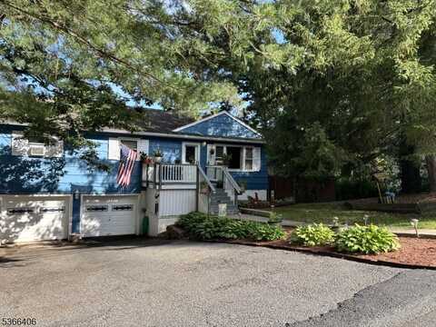 17 Frances Ave, Hopatcong, NJ 07874