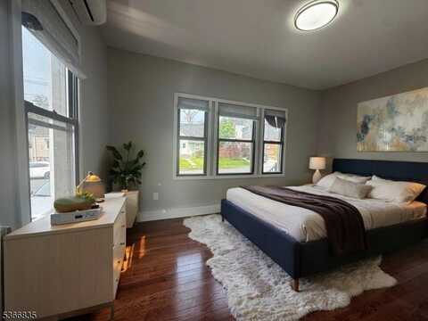 111 Hawthorne St, Roselle, NJ 07203