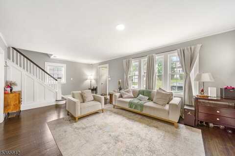 1134 Falls Ter, Union, NJ 07083