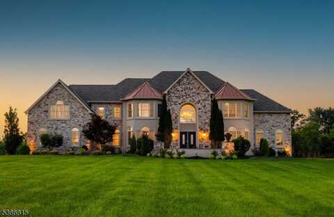 8 Kren Dr, Raritan, NJ 08551