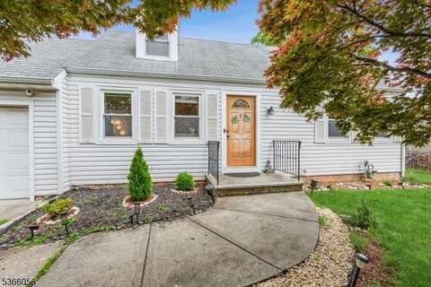 8 Longfellow Dr, Woodbridge, NJ 07067