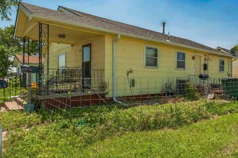 110 S Kansas St, Russell, KS 67665