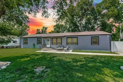 200 SW 9th St, Newton, KS 67114