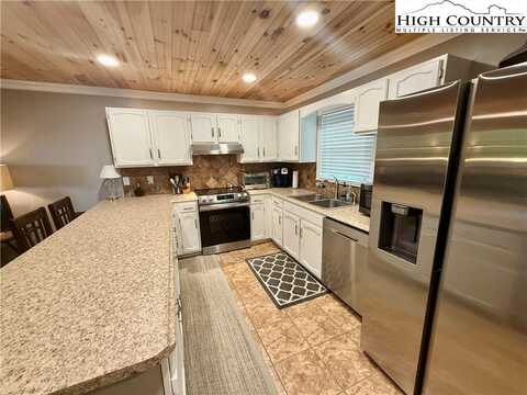 174 Grouse Moor Drive, Sugar Mountain, NC 28604