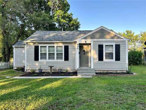 929 N Sycamore Street, Ottawa, KS 66067