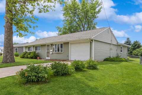5660 Briarwood St SW, CedarRapids, IA 52404