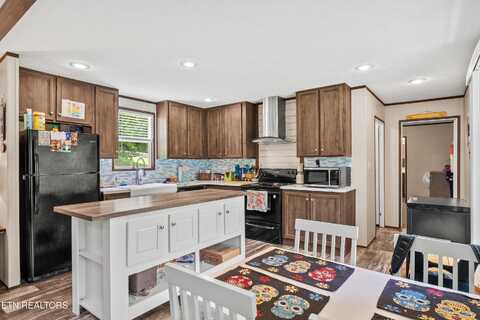 567 Jeffers Rd, Huntsville, TN 37756