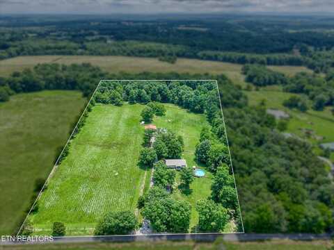 411 Phipps Rd, Crossville, TN 38571
