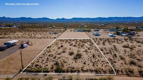 3925 Mormon Flat Rd N, Golden Valley, AZ 86413
