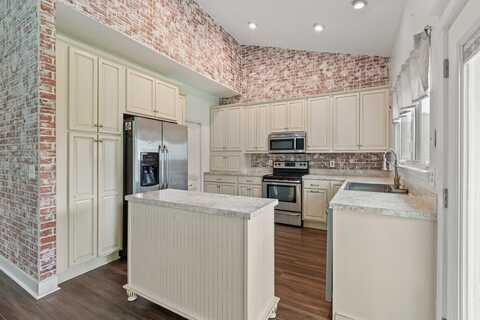 800 Palomino Lane, Lexington, KY 40503