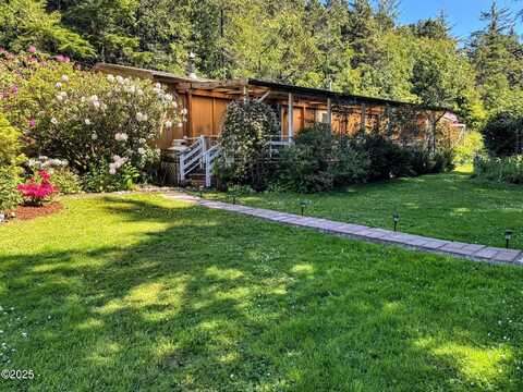 809 SW Wakonda Beach Road, Waldport, OR 97394