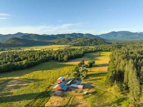 701 Messinger Road, Williams, OR 97544