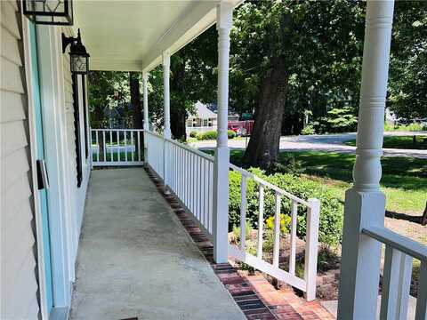 100 Middlewood Ln, Yorktown, VA 23692