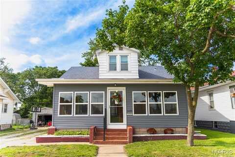 535 E Acton Avenue, Wood River, IL 62095