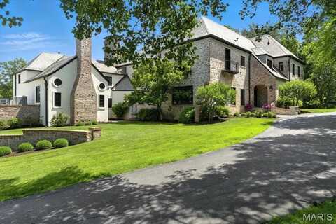 32 Woodoaks Trail, La Due, MO 63124