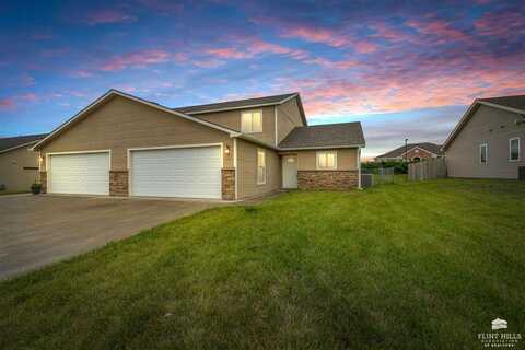 424 Highland Grove, Manhattan, KS 66503