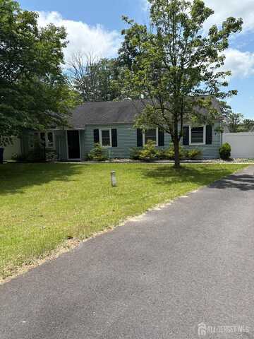 8 Woodland Drive, Howell, NJ 07731