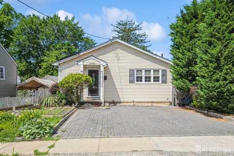 16 Taft Avenue, Edison, NJ 08817