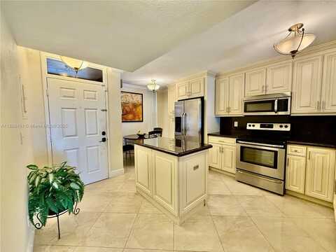 6404 Coral Lake Dr, Margate, FL 33063