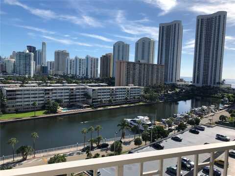 300 Bayview Dr, Sunny Isles Beach, FL 33160