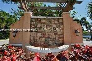 14626 SW 5th St, Pembroke Pines, FL 33027