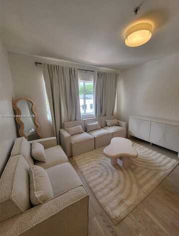 810 7th St, Miami Beach, FL 33139
