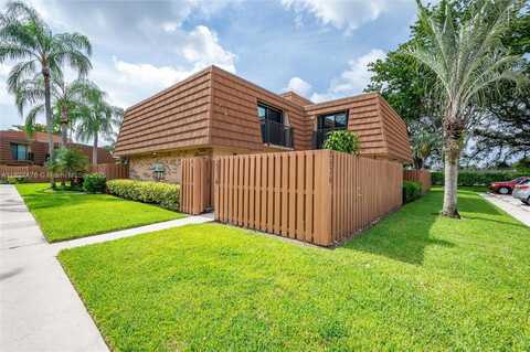 2536 Camelot Ct, Cooper City, FL 33026