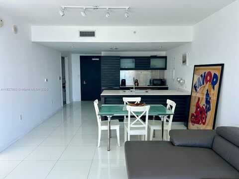 200 Biscayne Boulevard Way, Miami, FL 33131