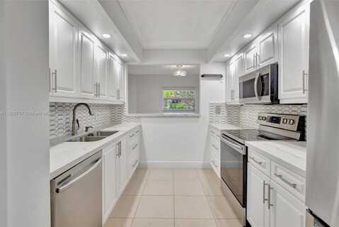 13800 SW 5th Ct, Pembroke Pines, FL 33027