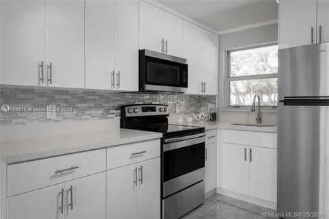 2700 W Sunrise Lakes Dr, Sunrise, FL 33322