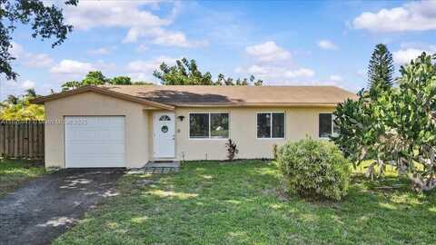 7307 SW 8th St, North Lauderdale, FL 33068