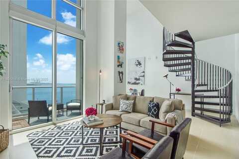 300 S Biscayne Blvd, Miami, FL 33131