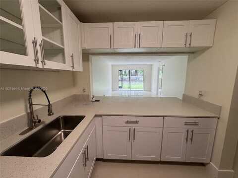 7925 Fairview Dr, Tamarac, FL 33321