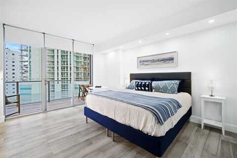 1300 Brickell Bay Dr, Miami, FL 33131