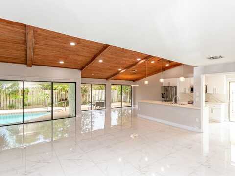 741 E Plantation Cir, Plantation, FL 33324