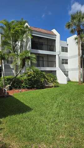 200 Lakeview Dr, Weston, FL 33326