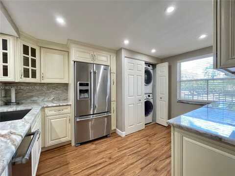 7340 Lake Cir Dr, Margate, FL 33063