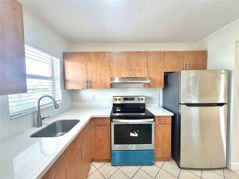 8350 Sunrise Lakes Blvd, Sunrise, FL 33322