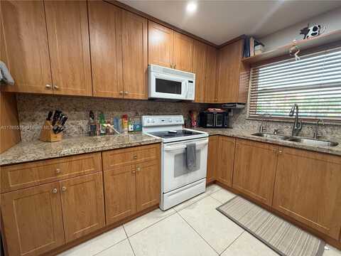 9741 Sunrise Lakes Blvd, Sunrise, FL 33322