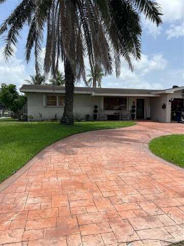 8230 NW 15th St, Pembroke Pines, FL 33024