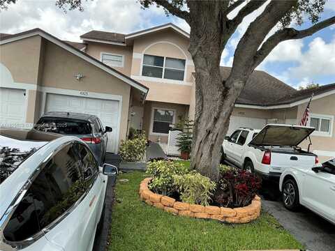 4925 W Lakes Dr, Deerfield Beach, FL 33442