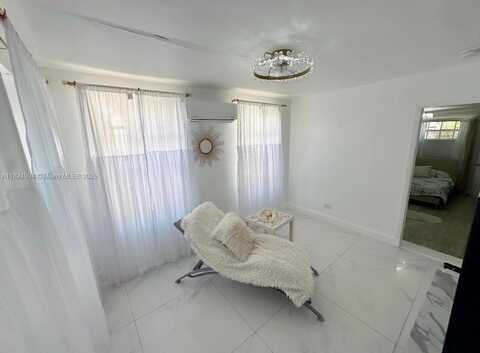 950 NE 127th St, North Miami, FL 33161