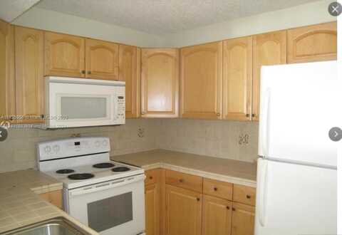 250 W Palm Cir W, Pembroke Pines, FL 33025