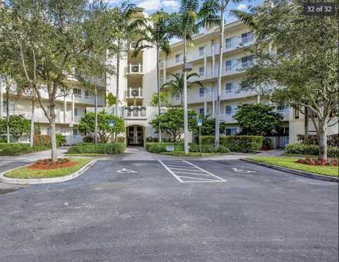 3500 Oaks Clubhouse Dr, Pompano Beach, FL 33069