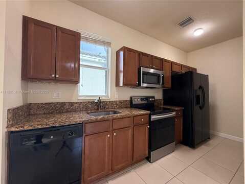17067 SW 93rd St, Miami, FL 33196