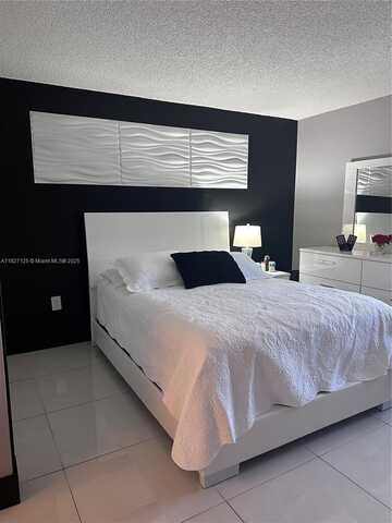 8215 SW 152nd Ave, Miami, FL 33193