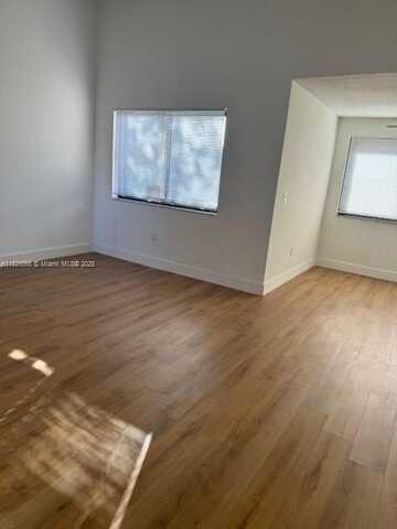 201 W Park Dr, Miami, FL 33172