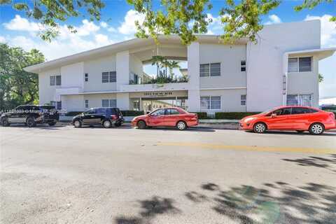 6930 Rue Versailles, Miami Beach, FL 33141