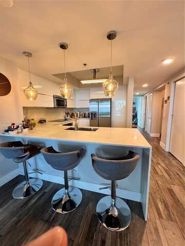 2681 N Flamingo Rd, Sunrise, FL 33323