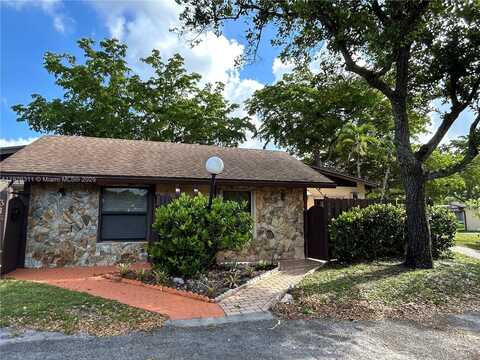316 Briarwood Cir, Hollywood, FL 33024